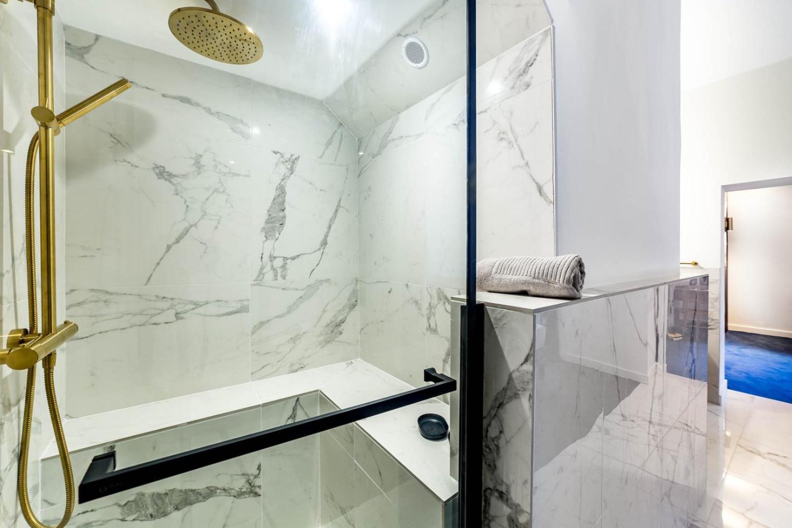 High-End Apartment Overlooking The Quays Ail Lyon Extérieur photo